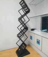 Porte-Brochures noir Pliable à 4 Niveaux – Format A4 – Image 3