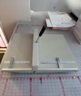 Raineuse plieuse de Papier Manuelle avec 2 Blocs Ajustables et Règle de Positionnement – Image 5