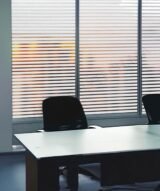 Film à Motif bandes dépolies de 45 mm- INT 245 | 152 cm de large – Rouleaux de 5 à 30 m – Image 7