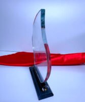 Trophée en Verre Cristal – Forme Flamme – Modèle MEH-23 – 22 x 14 cm – Image 5