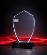 Trophée en Verre Cristal Forme Bouclier – Modèle MEH-8 (24x16 cm) avec Socle en Verre Noir – Image 9