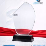 Trophée en Verre Cristal Forme Asymétrique – Modèle MEH-9 (24x16 cm) avec Socle Noir