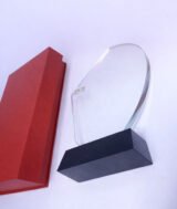 Trophée en Verre Cristal Forme Asymétrique – Modèle MEH-9 (24x16 cm) avec Socle Noir – Image 8