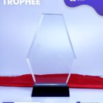 Trophée en Verre Cristal Forme Pentagone Allongé – Modèle MEH-10 (25x14,5 cm)