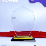 Trophée en Verre Cristal Forme Blason Stylisé – Modèle MEH-12 (22 x 15,5 cm)