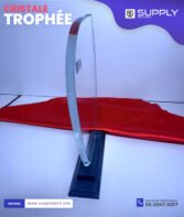 Trophée en Verre Cristal Forme Bouclier Asymétrique – Modèle MEH-2 (24x16 cm) – Socle Noir – Image 3