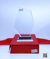 Trophée en Verre Cristal Forme Géométrique Asymétrique – Modèle MEH-21 (24 x 14,5 cm) – Image 6