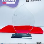 Trophée en Verre Cristal Forme Goutte – Modèle MEH-5 (24x16 cm)