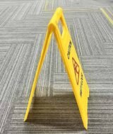 Panneau Sol Glissant Jaune Pliable – Signalisation de Sécurité – Image 3
