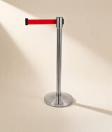 Poteau de File d’Attente en Inox avec Ceinture Rouge rétractable – Image 3