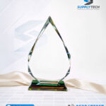 Trophée en cristal forme goutte – 20 × 11,5 cm – Avec coffret rouge