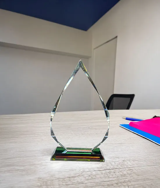 Trophée en cristal forme goutte – 20 × 11,5 cm – Avec coffret rouge – Image 5